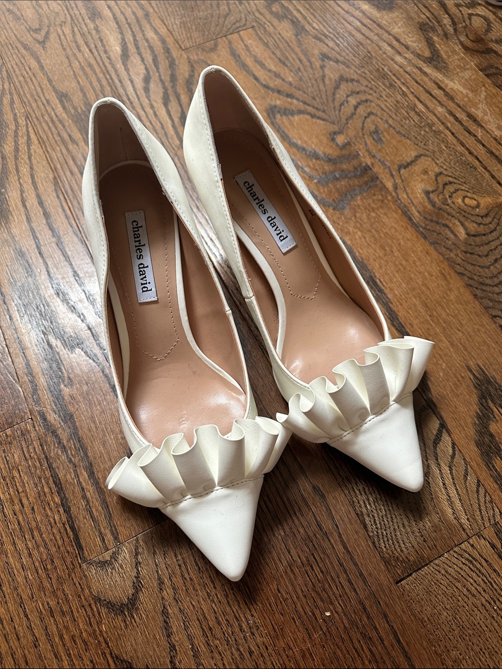 Charles David Women's Cream Pointed-Toe Ruffle Pumps Size 9